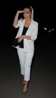 Helen Flanagan feet photo thumbnail