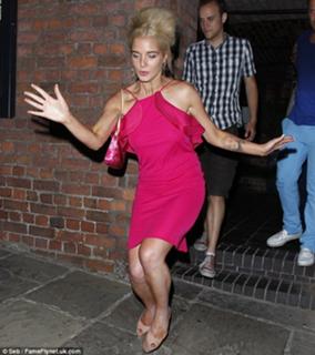 Helen Flanagan feet photo thumbnail