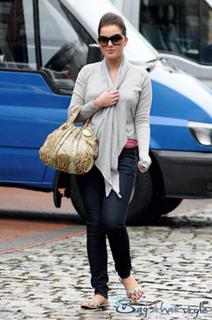 Helen Flanagan feet photo thumbnail