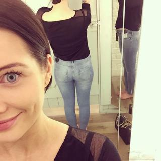 Helen Flanagan feet photo thumbnail