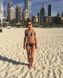 Helen Flanagan feet photo thumbnail