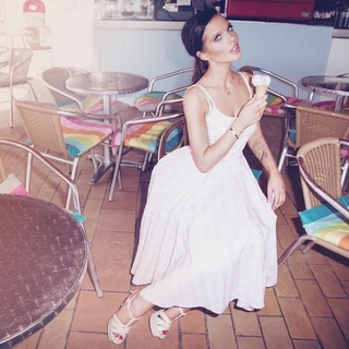 Helen Flanagan feet photo thumbnail