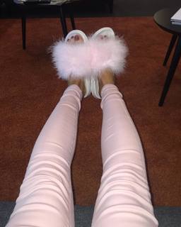 Helen Flanagan feet photo thumbnail