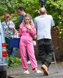 Helen Flanagan feet photo thumbnail