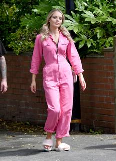 Helen Flanagan feet photo thumbnail