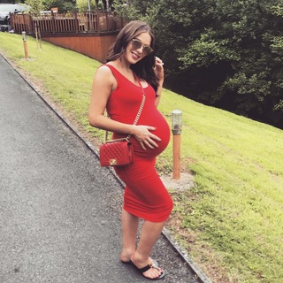 Helen Flanagan feet photo thumbnail