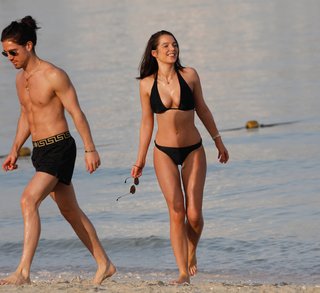 Helen Flanagan feet photo thumbnail