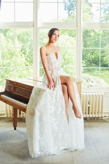 Helen Flanagan feet photo thumbnail