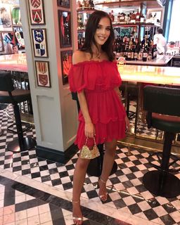 Helen Flanagan feet photo thumbnail