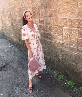Helen Flanagan feet photo thumbnail