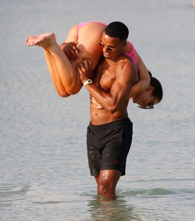 Helen Flanagan feet photo thumbnail