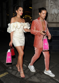 Helen Flanagan feet photo thumbnail