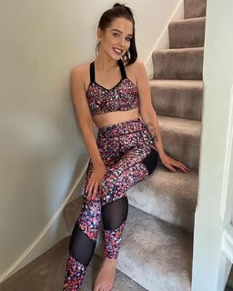 Helen Flanagan feet photo thumbnail