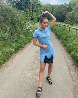 Helen Flanagan feet photo thumbnail
