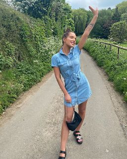 Helen Flanagan feet photo thumbnail