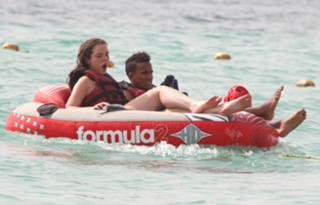Helen Flanagan feet photo thumbnail