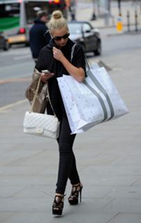 Helen Flanagan feet photo thumbnail