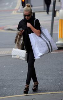 Helen Flanagan feet photo thumbnail