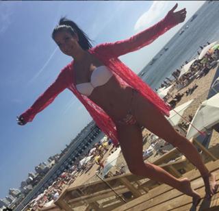 Helen Ganzarolli feet photo thumbnail