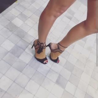 Helen Ganzarolli feet photo thumbnail