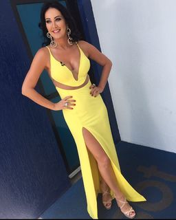 Helen Ganzarolli feet photo thumbnail