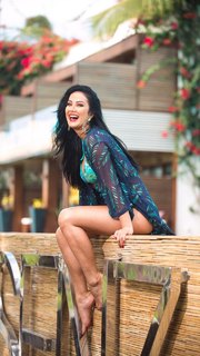 Helen Ganzarolli feet photo thumbnail