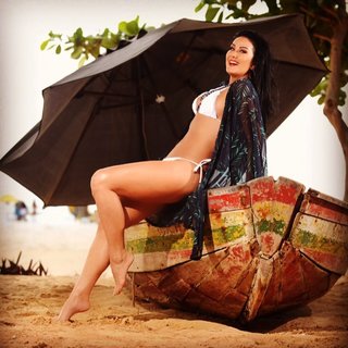 Helen Ganzarolli feet photo thumbnail