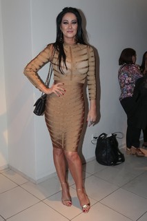 Helen Ganzarolli feet photo thumbnail