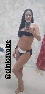 Helen Ganzarolli feet photo thumbnail