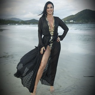 Helen Ganzarolli feet photo thumbnail