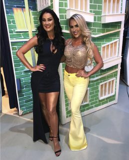 Helen Ganzarolli feet photo thumbnail