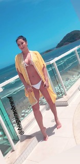 Helen Ganzarolli feet photo thumbnail