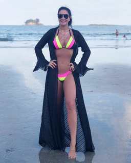 Helen Ganzarolli feet photo thumbnail