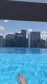 Helen Ganzarolli feet photo thumbnail