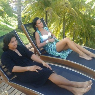 Helen Ganzarolli feet photo thumbnail