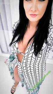 Helen Ganzarolli feet photo thumbnail