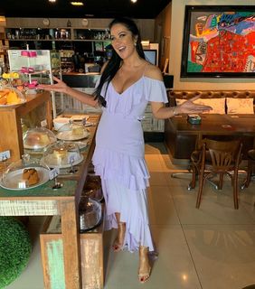 Helen Ganzarolli feet photo thumbnail