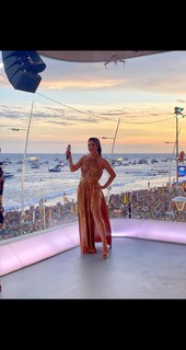 Helen Ganzarolli feet photo thumbnail