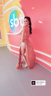 Helen Ganzarolli feet photo thumbnail