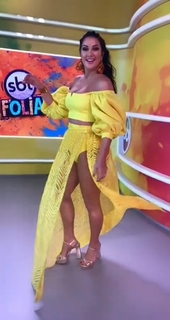 Helen Ganzarolli feet photo thumbnail