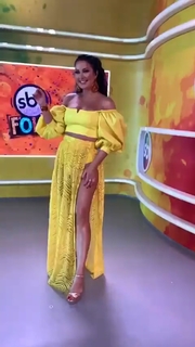 Helen Ganzarolli feet photo thumbnail