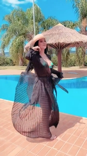 Helen Ganzarolli feet photo thumbnail