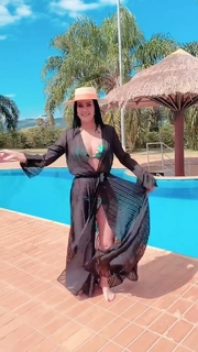 Helen Ganzarolli feet photo thumbnail