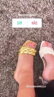 Helen Ganzarolli feet photo thumbnail