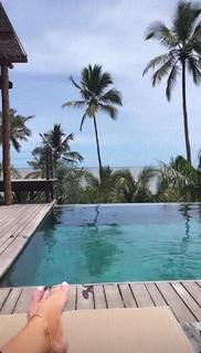 Helen Ganzarolli feet photo thumbnail