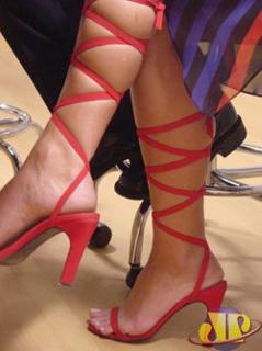 Helen Ganzarolli feet photo thumbnail