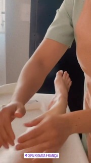 Helen Ganzarolli feet photo thumbnail