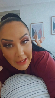 Helen Ganzarolli feet photo thumbnail