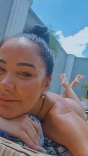 Helen Ganzarolli feet photo thumbnail