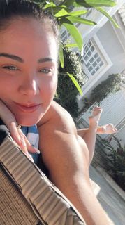 Helen Ganzarolli feet photo thumbnail